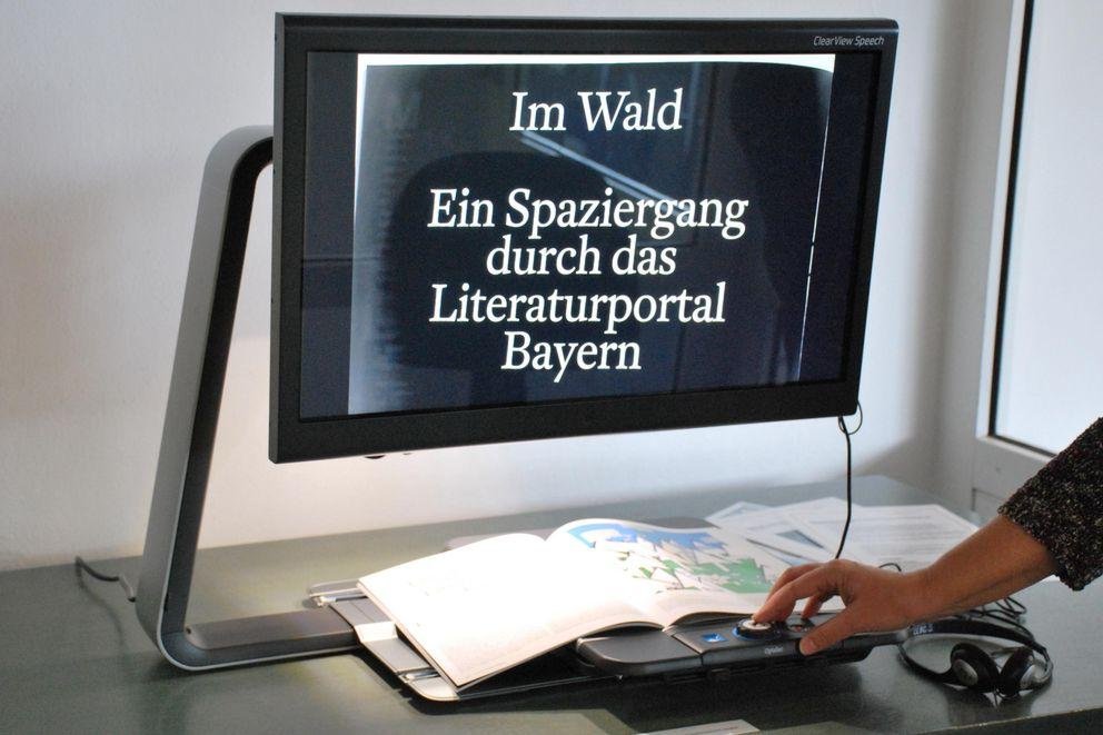 Reader for visually impaired persons Reader for visually impaired persons