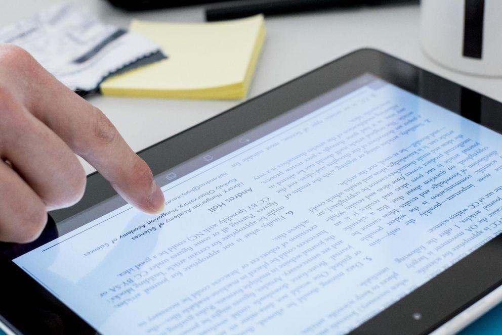 Tablet computer going online Tablet computer going online