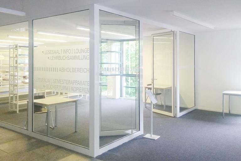 Bestellte IKON-Medien befinden sich im Abholbereich der Zentralbibliothek