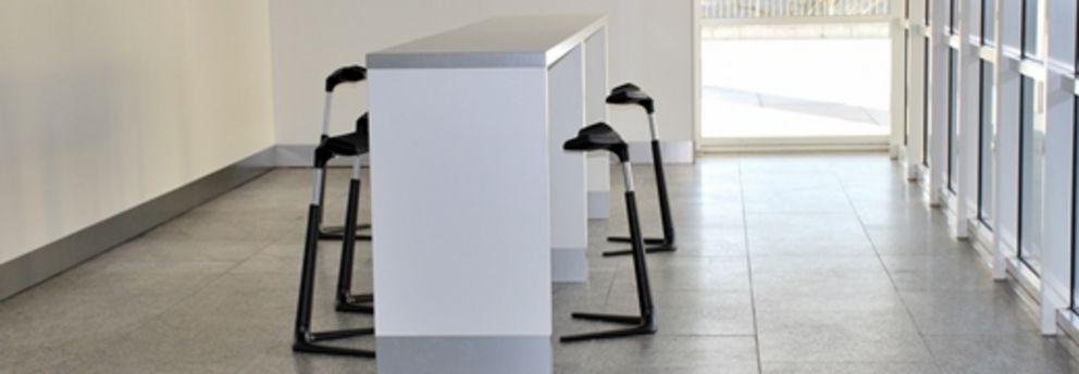 Arbeitsbereich bei den Garderoben Arbeitsbereich bei den Garderoben