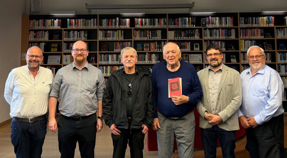 Prof. Decker, Hr. Krieg und Prof. Pabisch (u. a.) in der Library Lounge