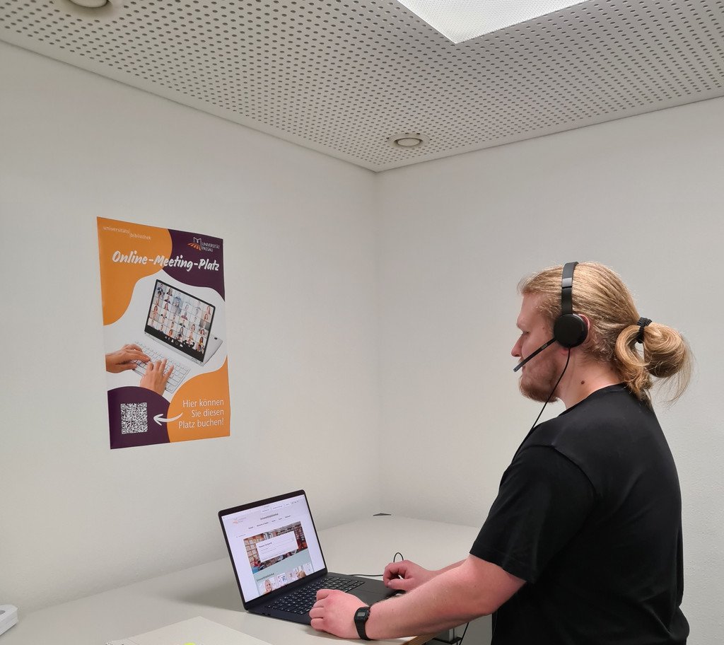 A person at the Online Meeing Place of the Juridicum