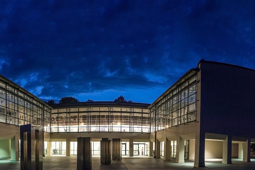 Universitätsbibliothek Passau bei Nacht