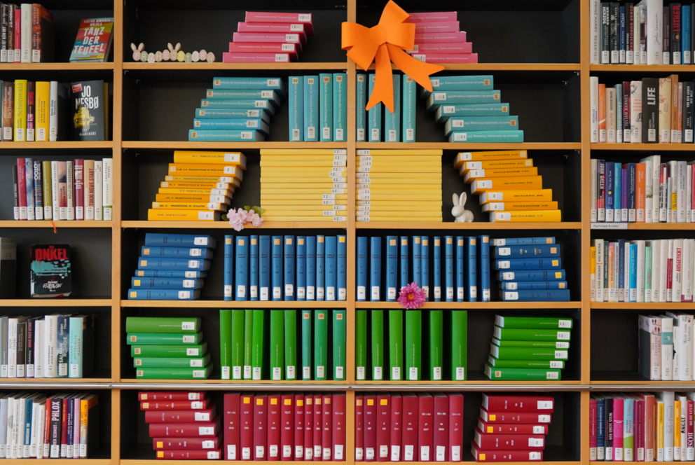 Ein Osterei aus Büchern