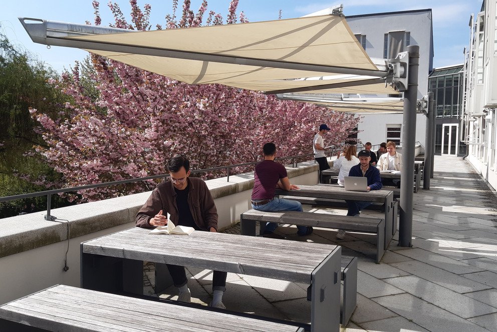 Leseterrasse Lesesaal Wirtschaft