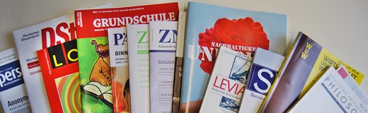 Stapel mit verschiedenen Zeitschriften Stapel mit verschiedenen Zeitschriften